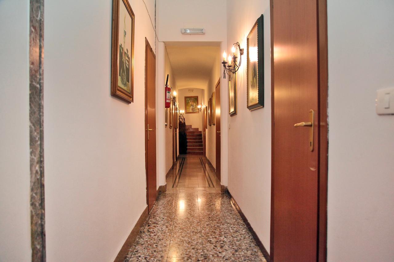 Crispi Rooms Катания Екстериор снимка
