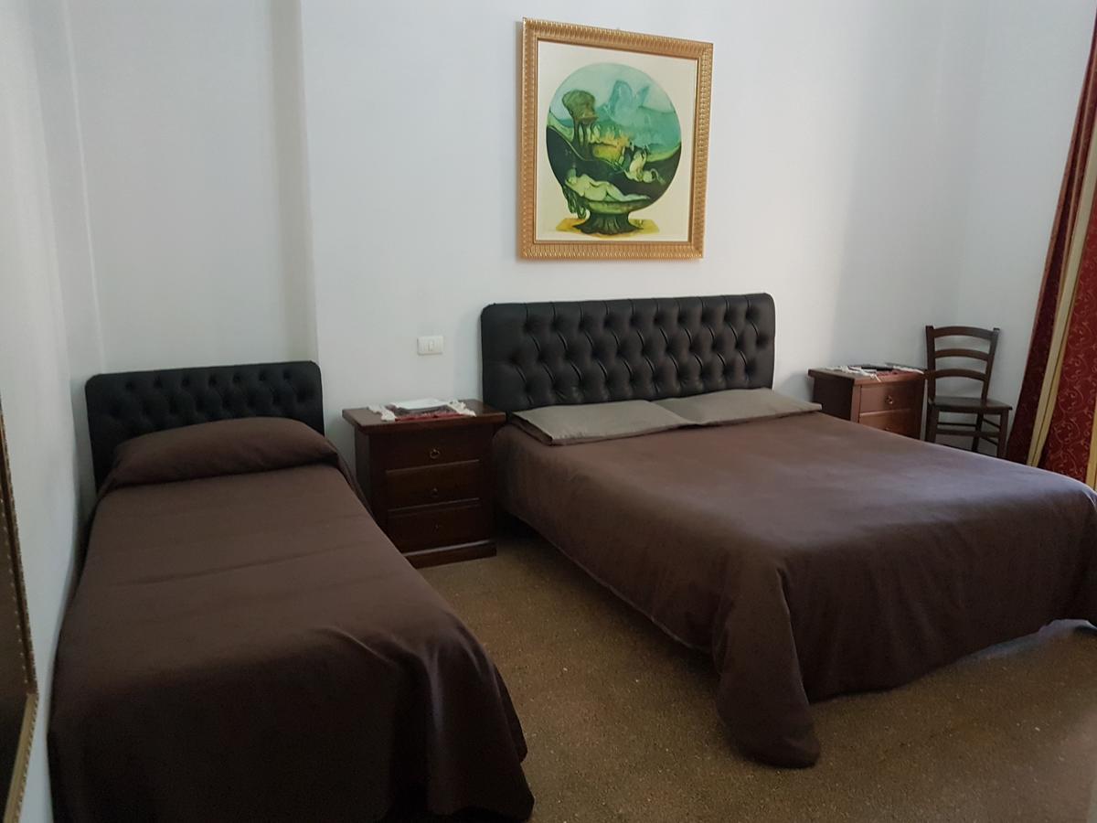 Crispi Rooms Катания Екстериор снимка