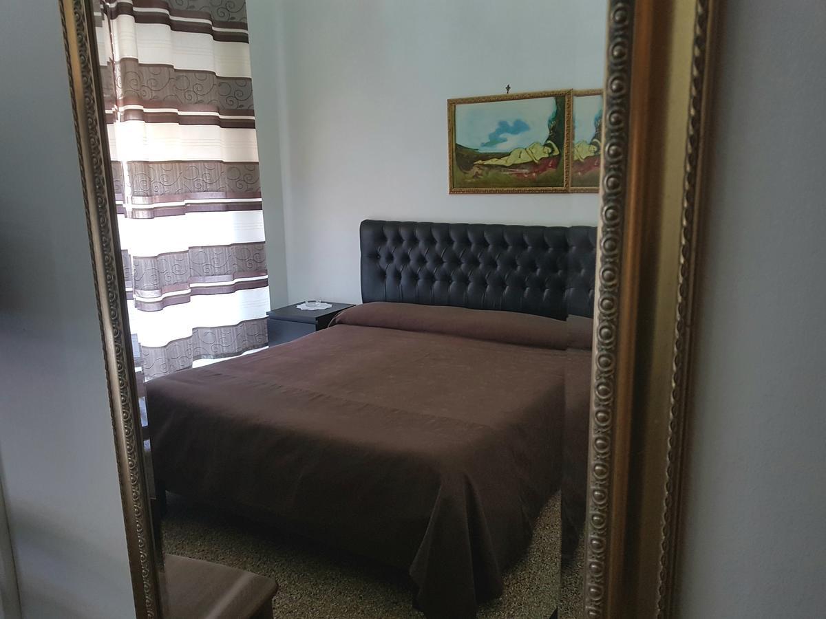 Crispi Rooms Катания Екстериор снимка