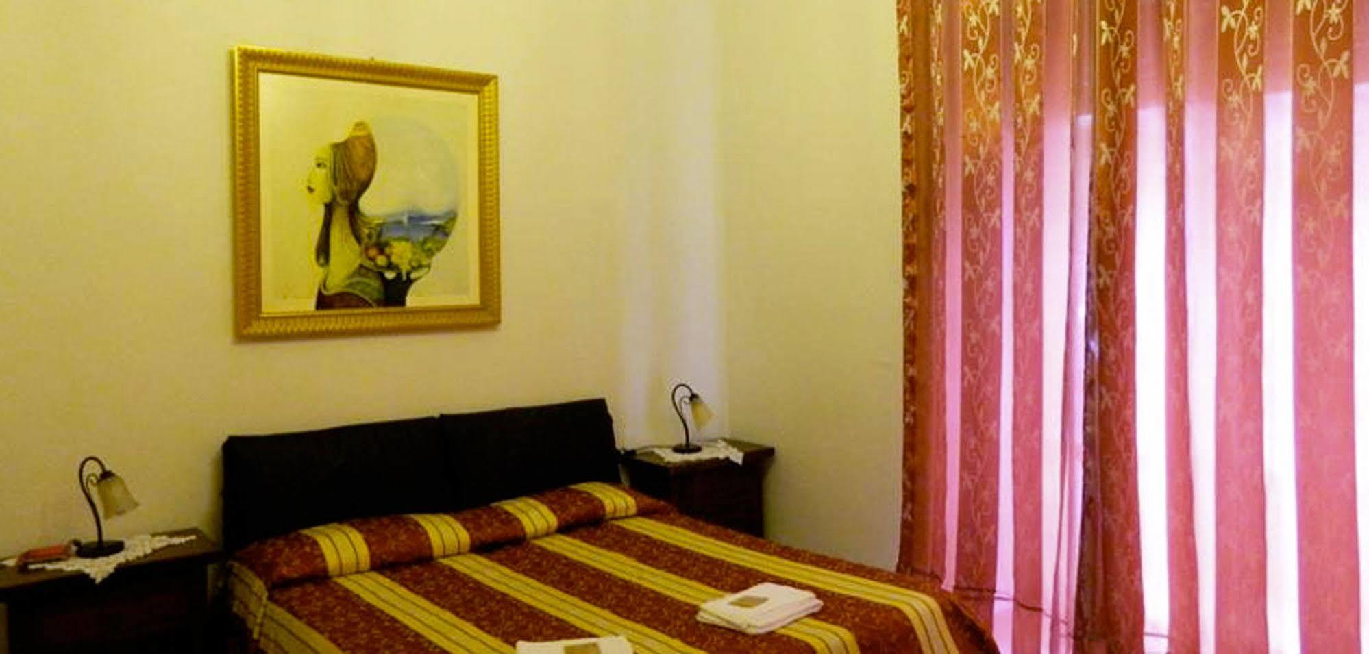 Crispi Rooms Катания Екстериор снимка