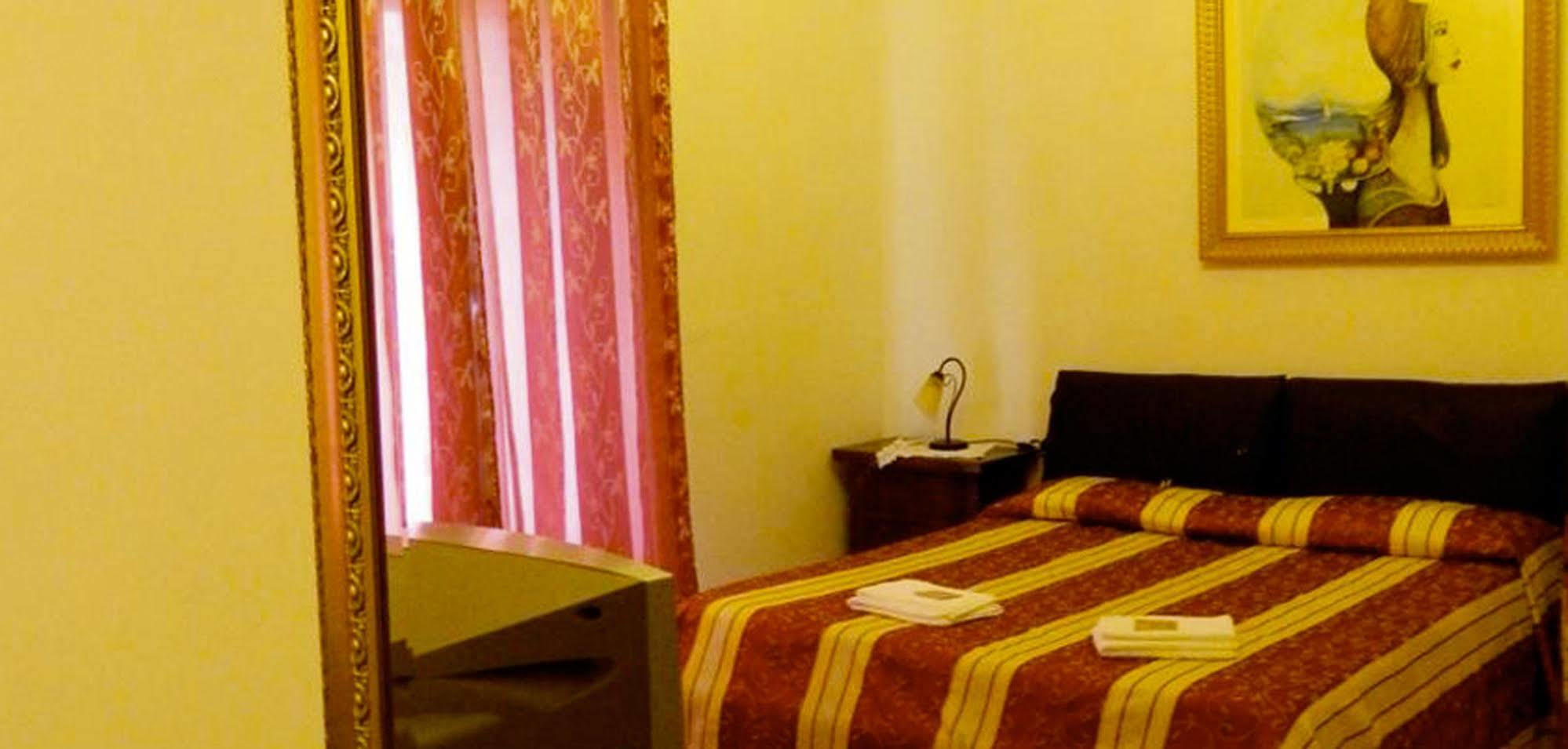 Crispi Rooms Катания Екстериор снимка