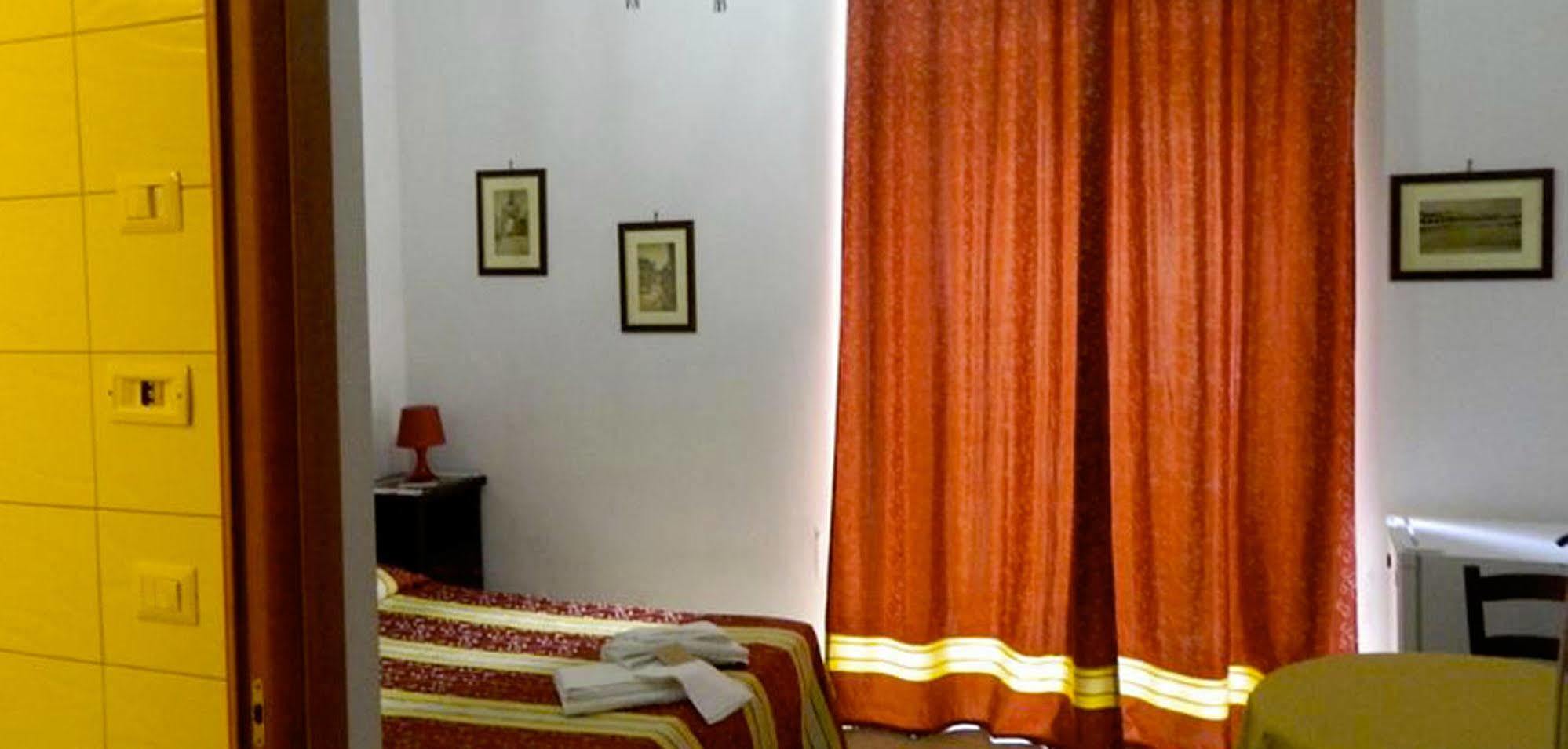 Crispi Rooms Катания Екстериор снимка